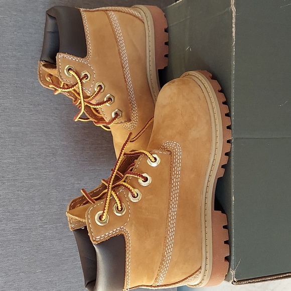 Timberland Kids size 8 Wheat Nubuck - Picture 6 of 6